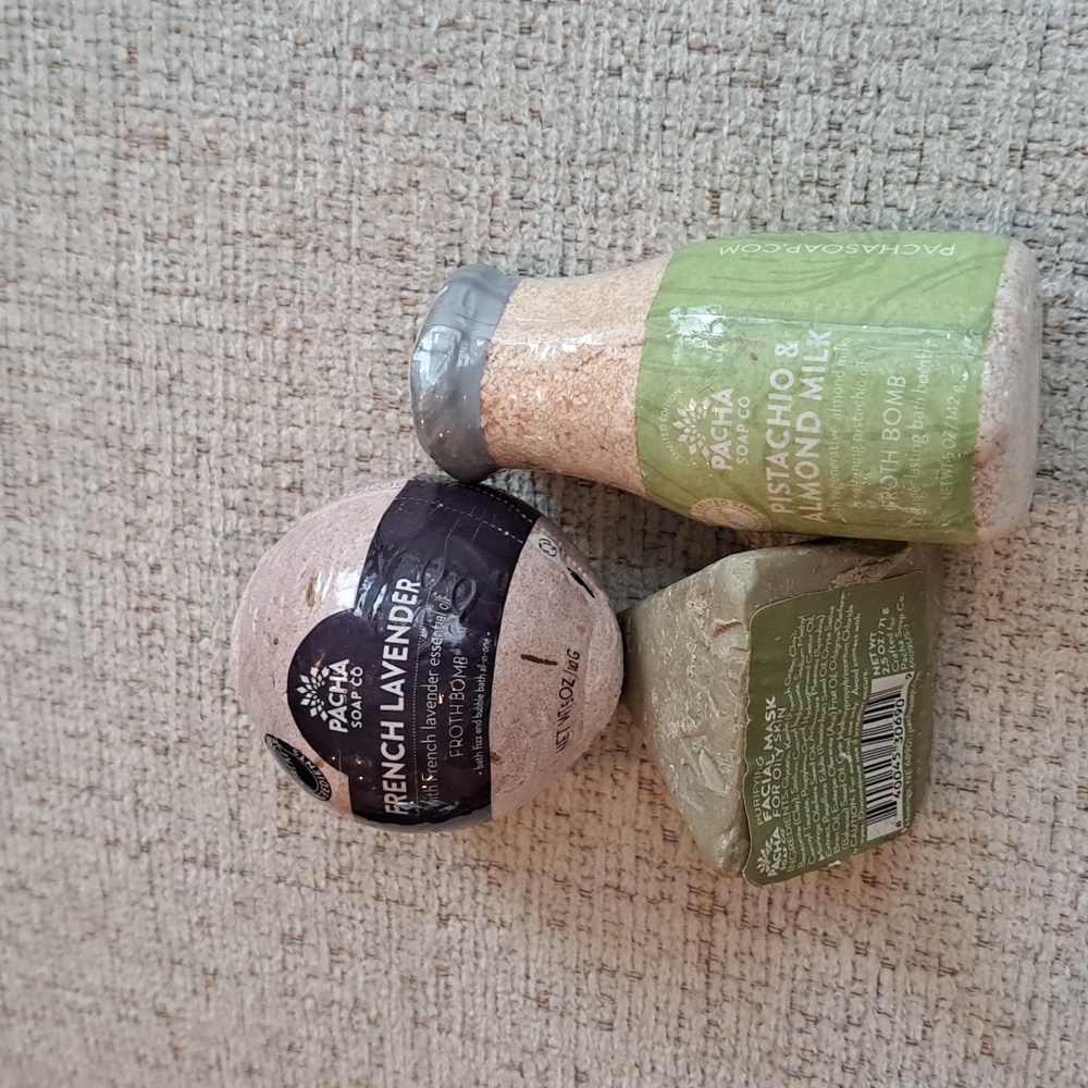 PACHA Soap Co Assorted Froth Bombs & Mask (3) NEW